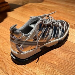 Burberry low top Metallic Sneaker, size 44